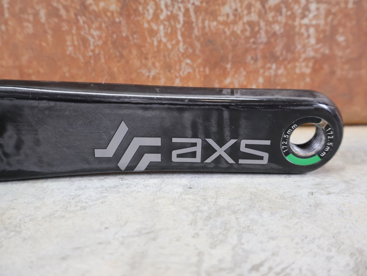 Kurbel von Sram, SRAM RED AXS KURBELARME D1 DUB 8 - BOLT / TEAM EDITION - RACE / 172.5MM vor USEDBIKES - OB.DE Hintergrund