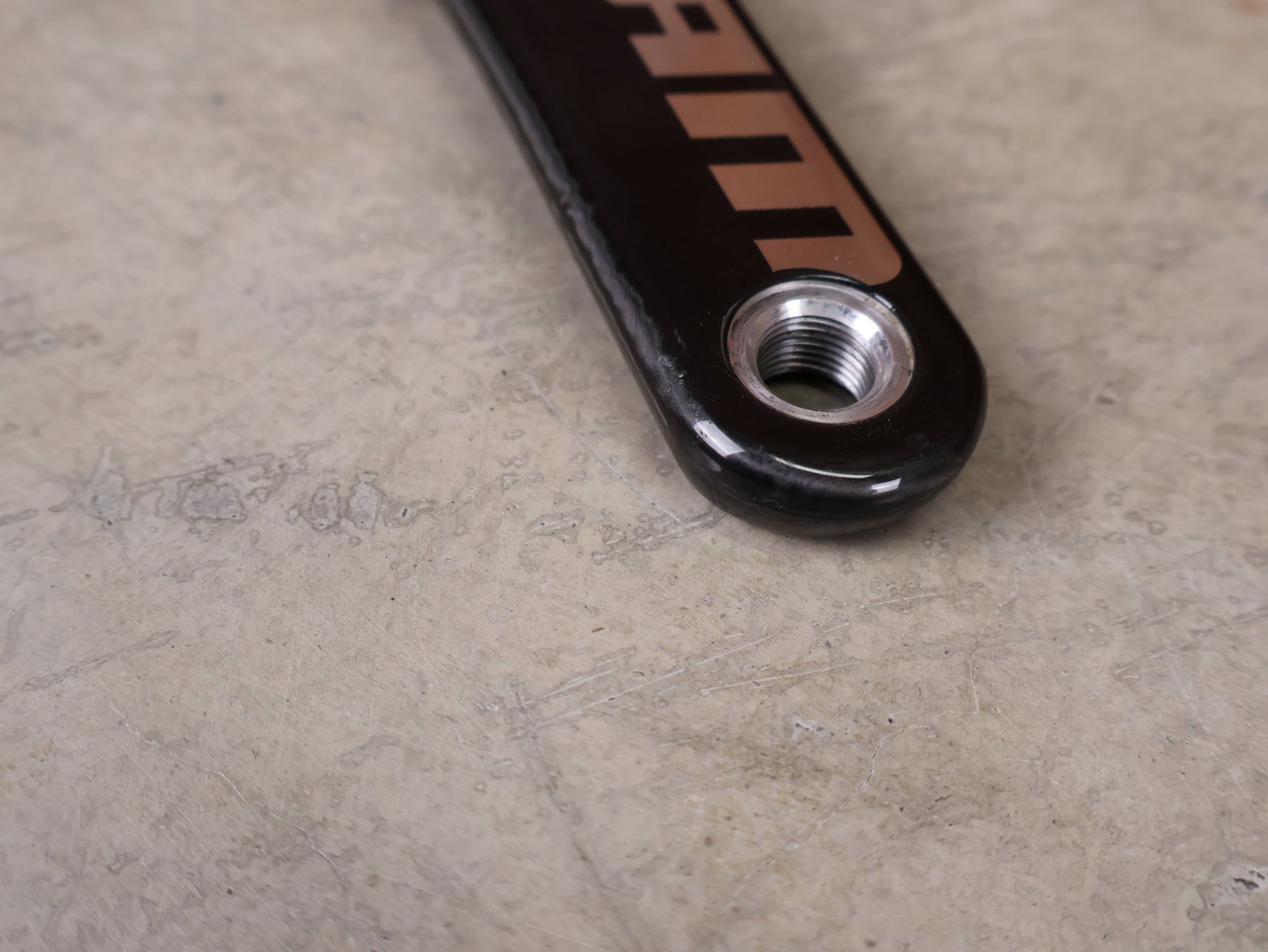 Kurbel von Sram, SRAM RED AXS KURBELARME E1 DUB 8 - BOLT / TEAM EDITION - RACE / 175MM vor USEDBIKES - OB.DE Hintergrund