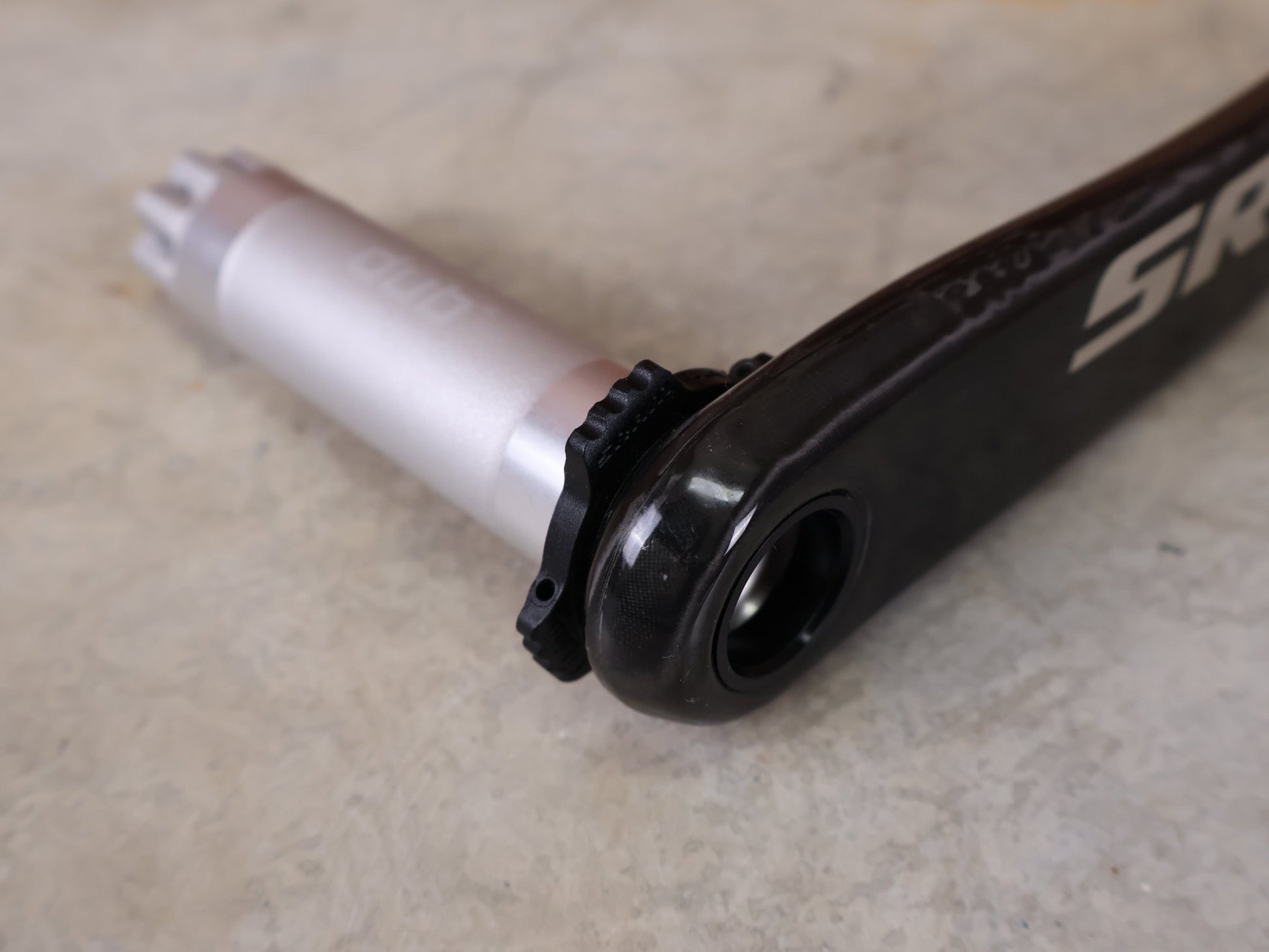 Kurbel von Sram, SRAM RED AXS KURBELARME E1 DUB 8 - BOLT / TEAM EDITION - RACE / 175MM vor USEDBIKES - OB.DE Hintergrund