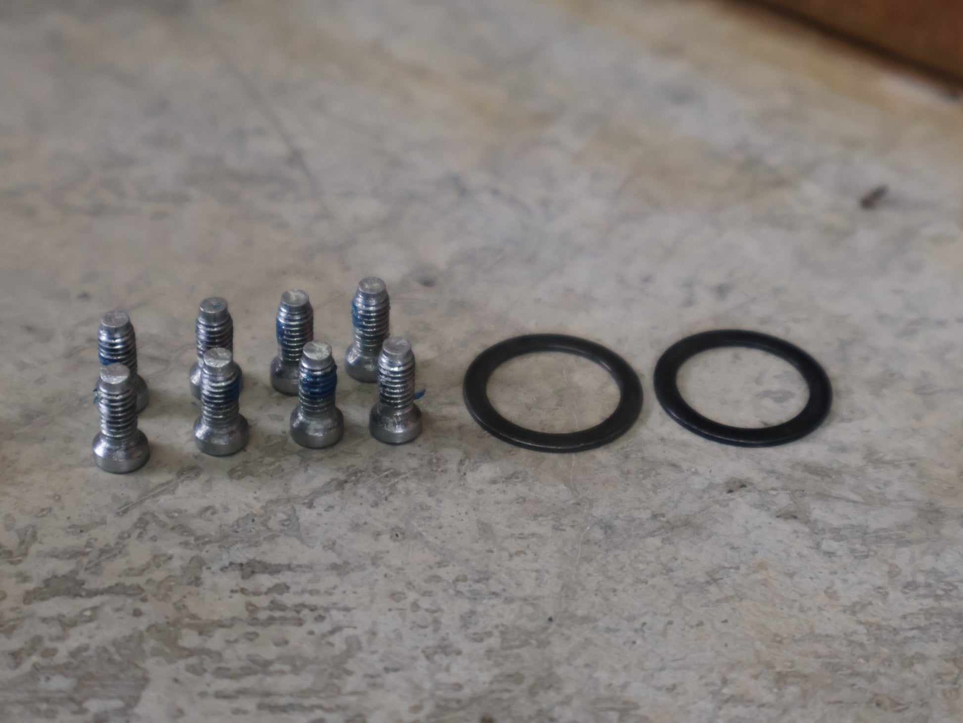 Kurbel von Sram, SRAM RED AXS KURBELARME E1 DUB 8 - BOLT / TEAM EDITION - RACE / 175MM vor USEDBIKES - OB.DE Hintergrund