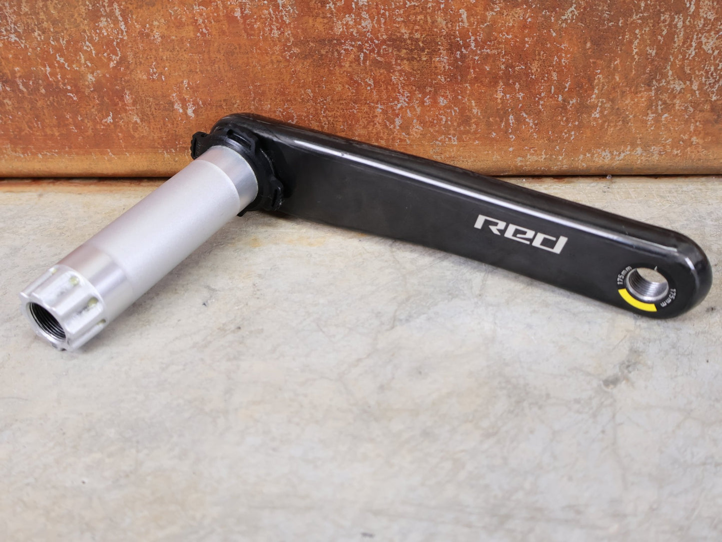 Kurbel von Sram, SRAM RED AXS KURBELARME E1 DUB 8 - BOLT / TEAM EDITION - RACE / 175MM vor USEDBIKES - OB.DE Hintergrund