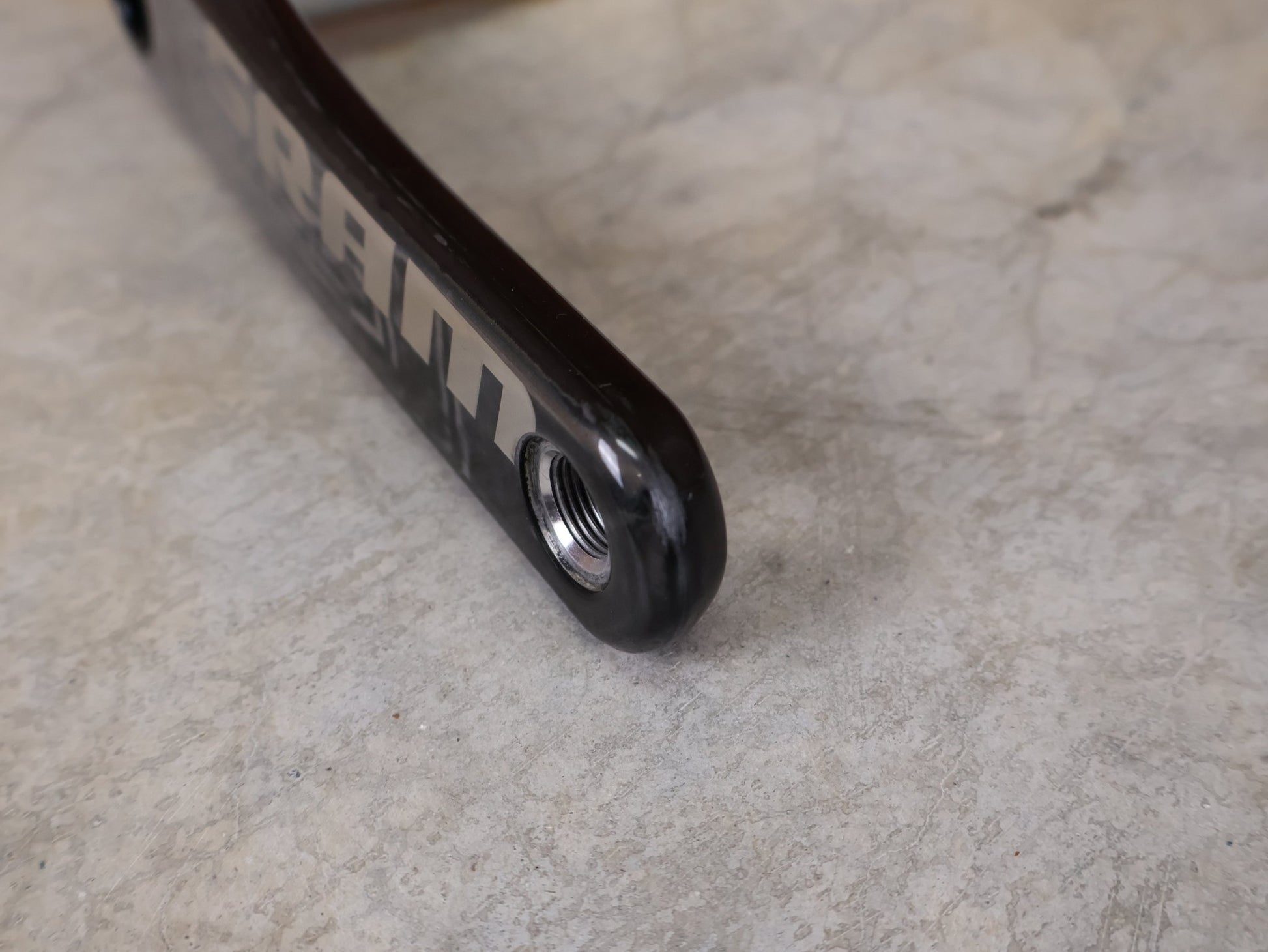 Kurbel von Sram, SRAM RED AXS KURBELARME E1 DUB 8 - BOLT / TEAM EDITION - RACE / 175MM vor USEDBIKES - OB.DE Hintergrund