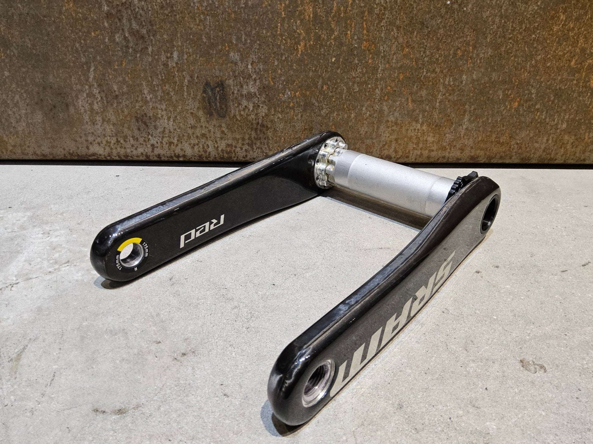 Kurbel von Sram, SRAM RED AXS KURBELARME E1 DUB 8 - BOLT / TEAM EDITION - RACE / 175MM vor USEDBIKES - OB.DE Hintergrund