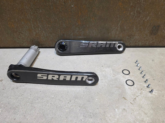 Kurbel von Sram, SRAM RED AXS KURBELARME E1 DUB 8 - BOLT / TEAM EDITION - RACE / 175MM vor USEDBIKES - OB.DE Hintergrund