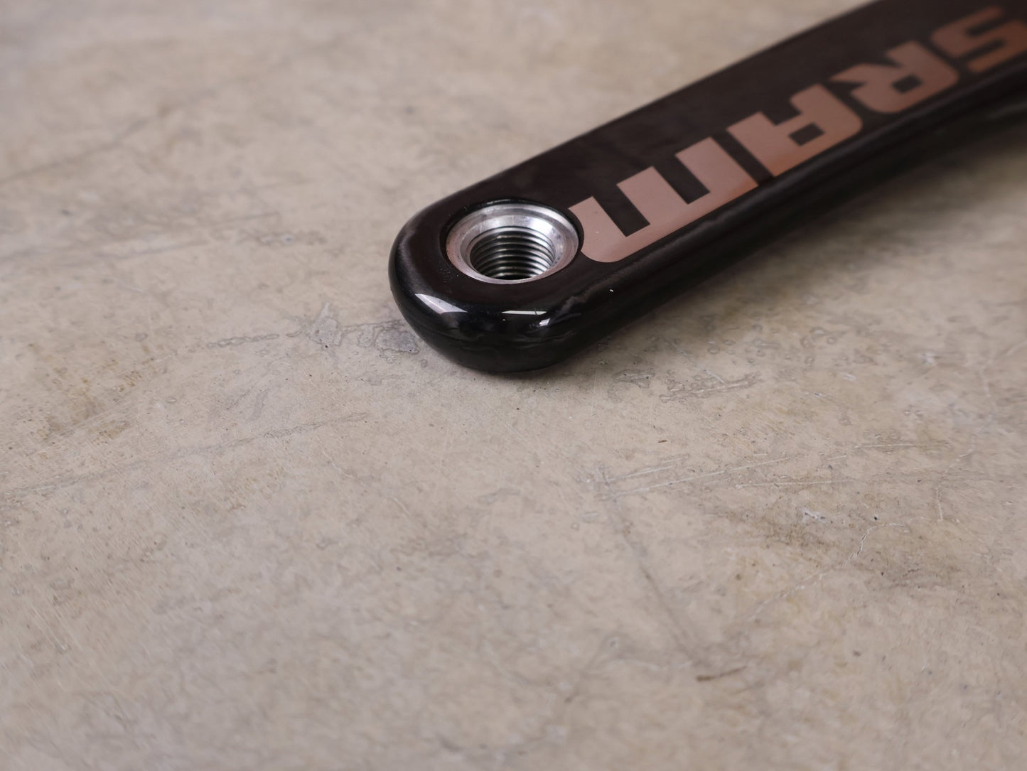 Kurbel von Sram, SRAM RED AXS KURBELARME E1 DUB 8 - BOLT / TEAM EDITION - RACE / 175MM vor USEDBIKES - OB.DE Hintergrund