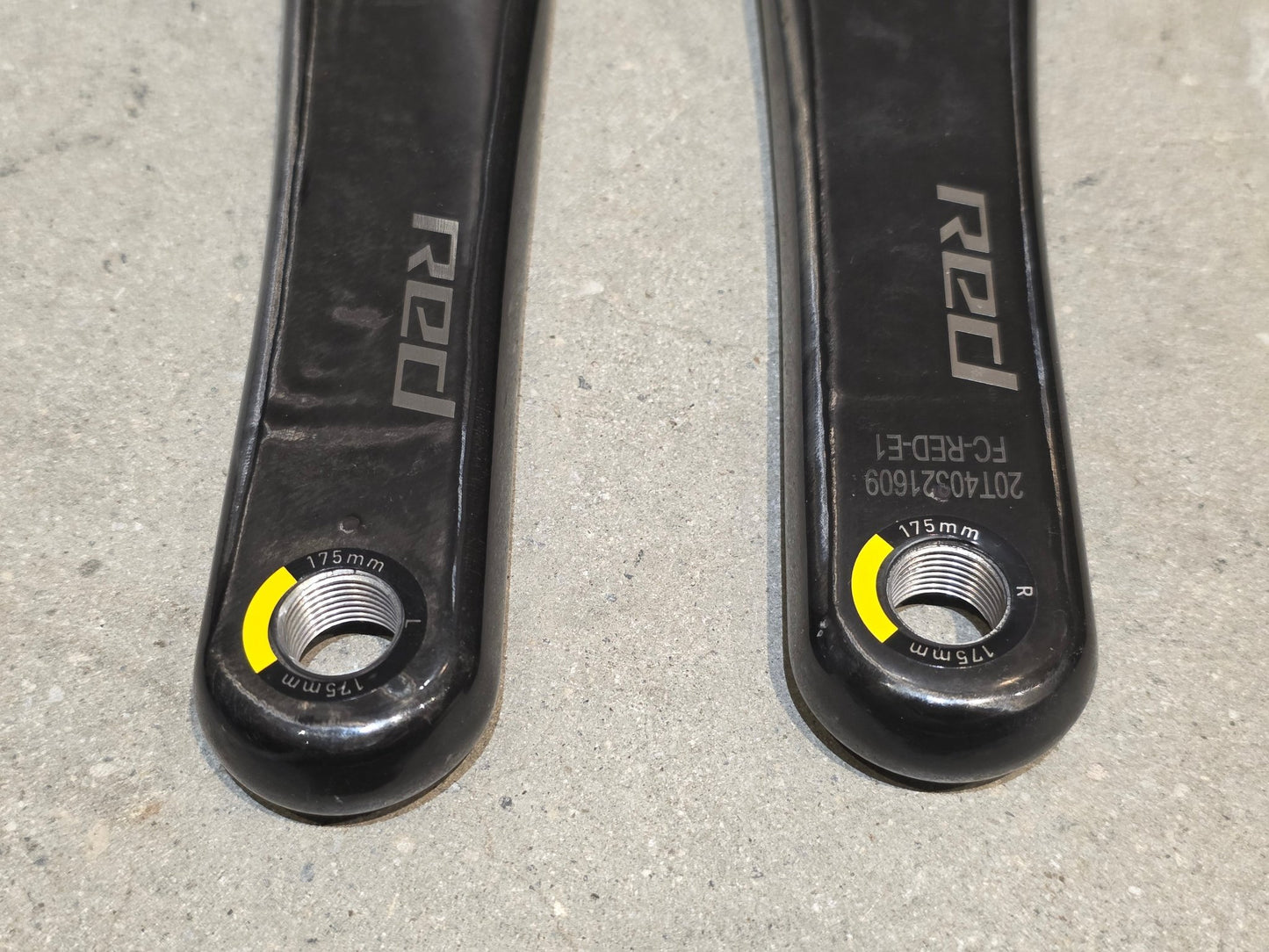 Kurbel von Sram, SRAM RED AXS KURBELARME E1 DUB 8 - BOLT / TEAM EDITION - RACE / 175MM vor USEDBIKES - OB.DE Hintergrund