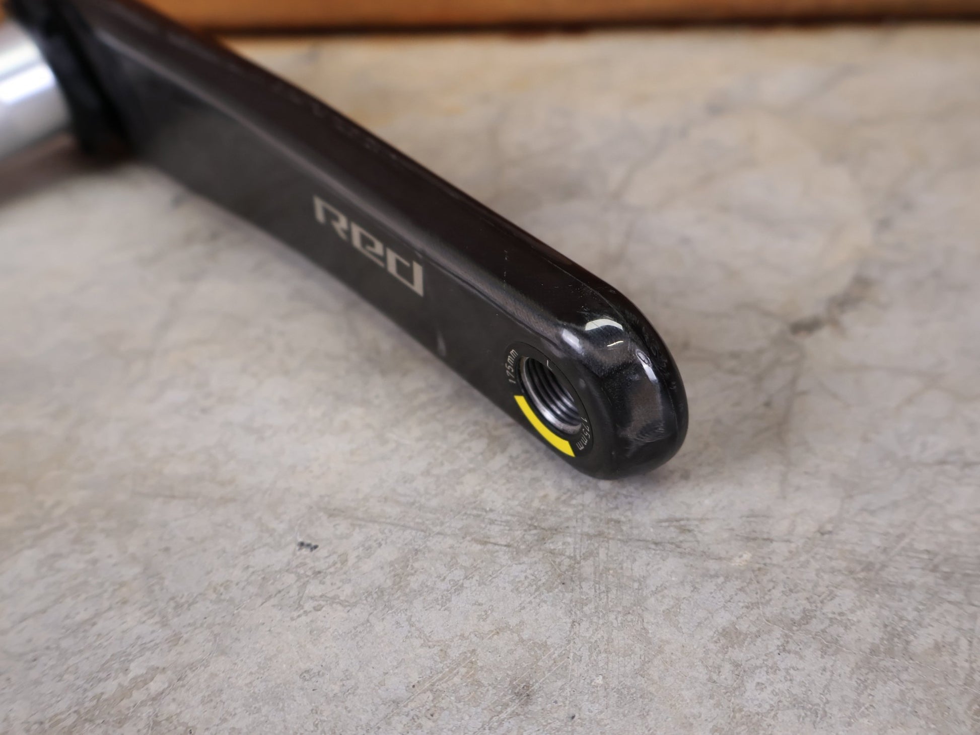 Kurbel von Sram, SRAM RED AXS KURBELARME E1 DUB 8 - BOLT / TEAM EDITION - RACE / 175MM vor USEDBIKES - OB.DE Hintergrund