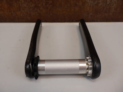 Kurbel von Sram, SRAM RED DUB KURBELARME E1 / 175MM / 8 - BOLT / MODELL 2025 / 311G vor USEDBIKES - OB.DE Hintergrund