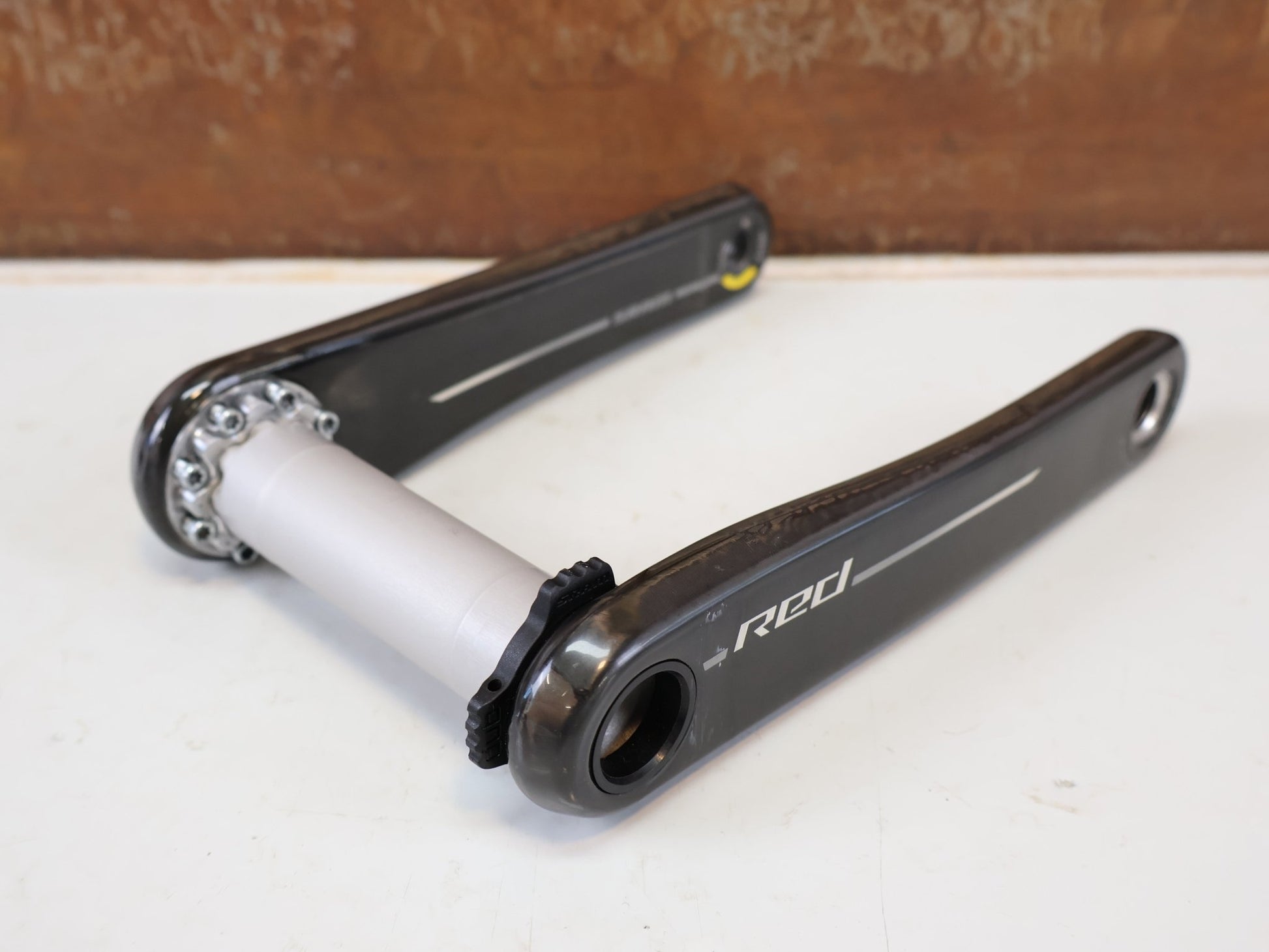 Kurbel von Sram, SRAM RED DUB KURBELARME E1 / 175MM / 8-BOLT / MODELL 2025 / 311G vor USEDBIKES-OB.DE Hintergrund