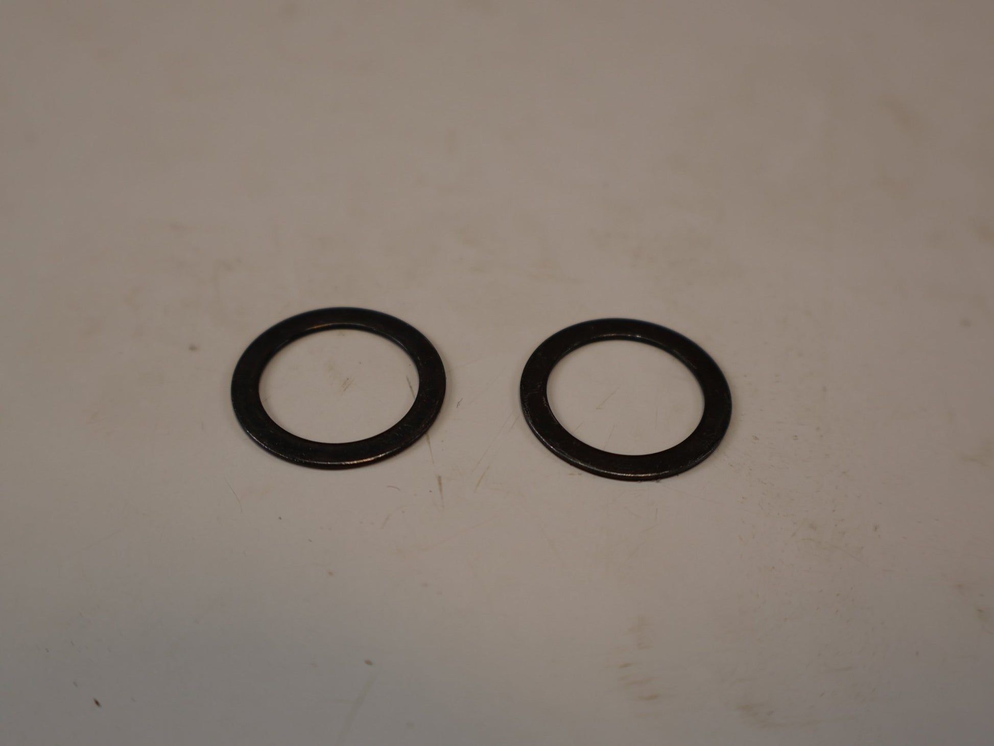 Kurbel von Sram, SRAM RED DUB KURBELARME E1 / 175MM / 8-BOLT / MODELL 2025 / 311G vor USEDBIKES-OB.DE Hintergrund
