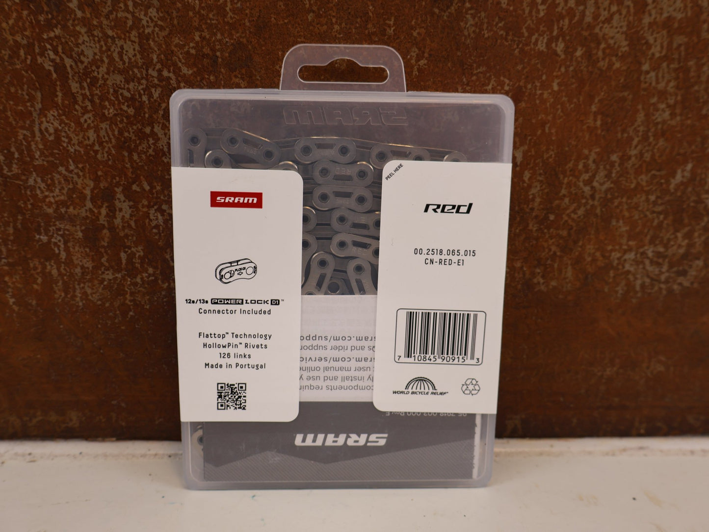 Kette von Sram, SRAM RED E1 KETTE FLATTOP 12 / 13 FACH SILBER 126 GL vor USEDBIKES-OB.DE Hintergrund