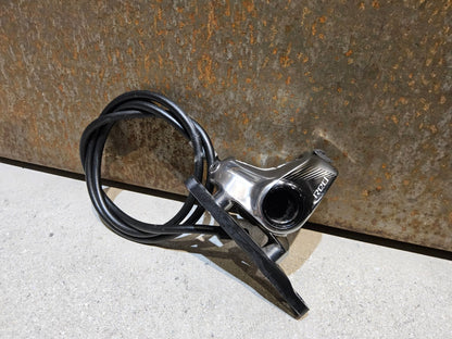Brems - / Schalthebel von Sram, SRAM RED ETAP 11 FACH BREMS - / SCHALTHEBEL DISC vor USEDBIKES - OB.DE Hintergrund