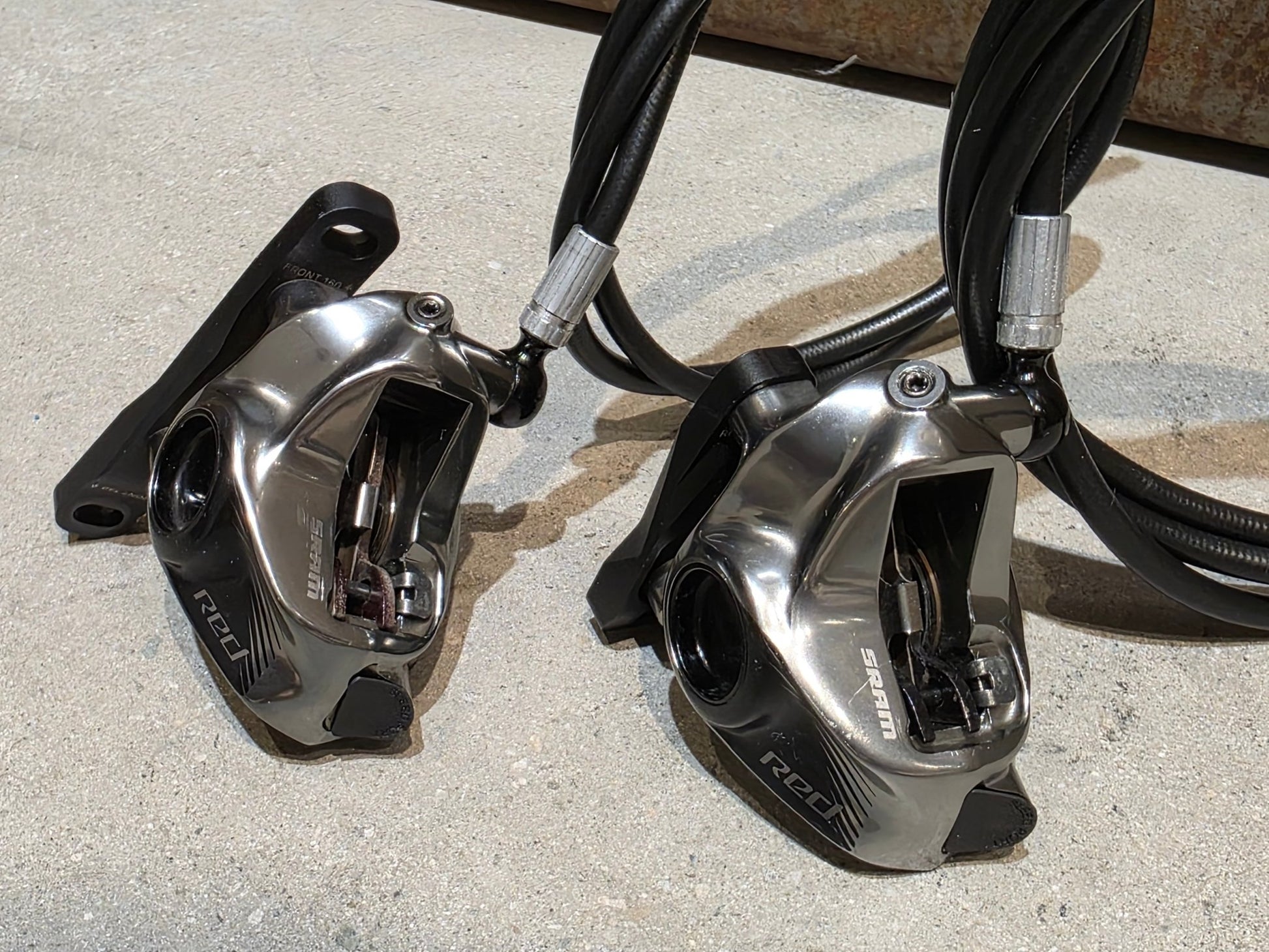 Brems - / Schalthebel von Sram, SRAM RED ETAP 11 FACH BREMS - / SCHALTHEBEL DISC vor USEDBIKES - OB.DE Hintergrund