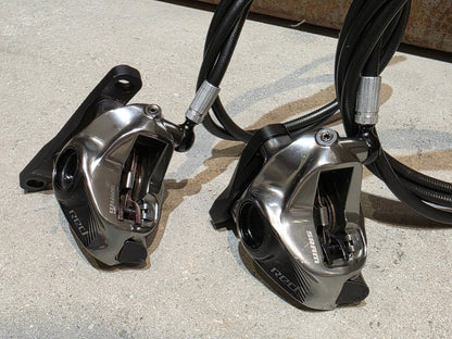 Brems - / Schalthebel von Sram, SRAM RED ETAP 11 FACH BREMS - / SCHALTHEBEL DISC vor USEDBIKES - OB.DE Hintergrund