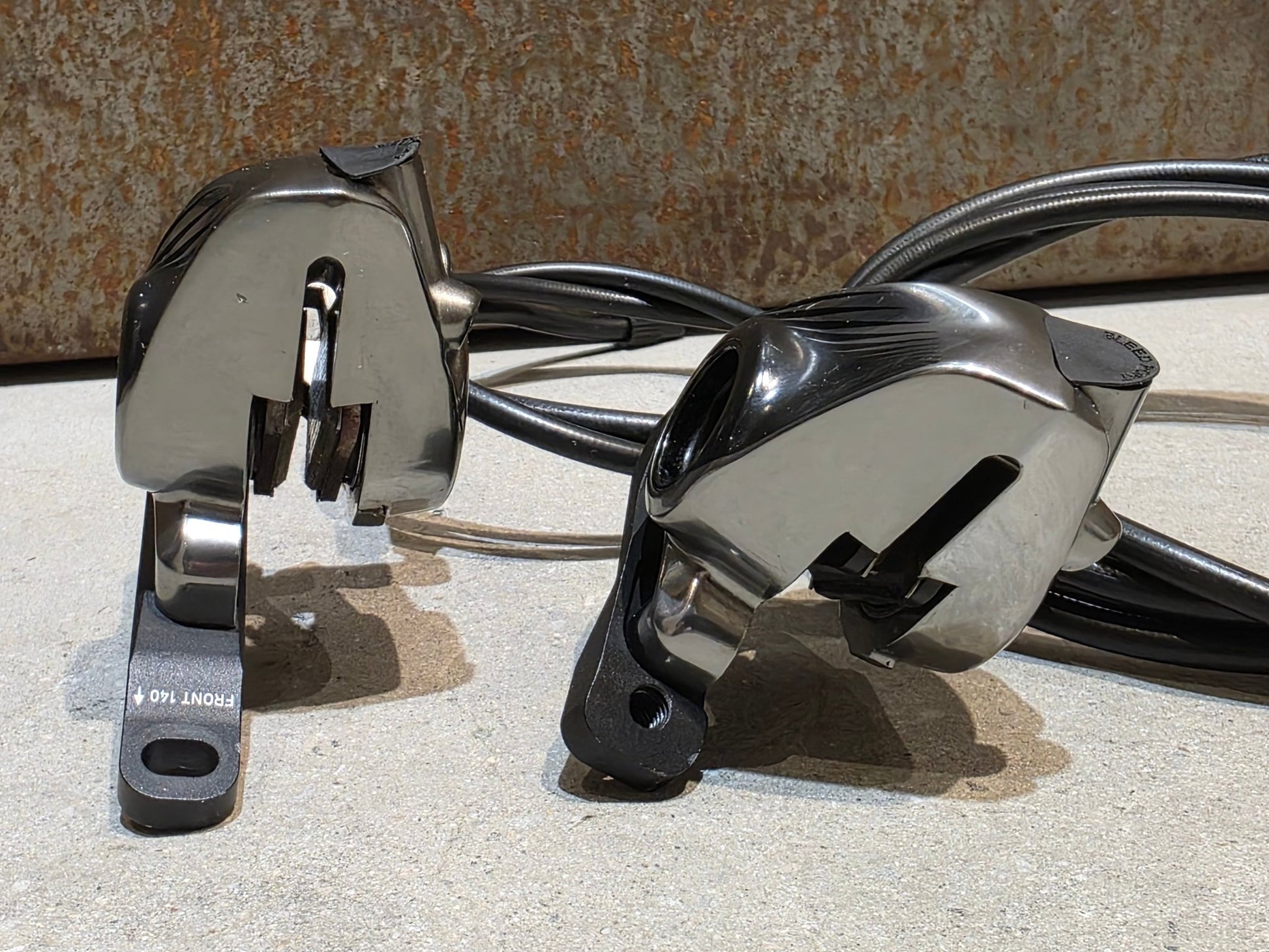 Brems - / Schalthebel von Sram, SRAM RED ETAP 11 FACH BREMS - / SCHALTHEBEL DISC vor USEDBIKES - OB.DE Hintergrund