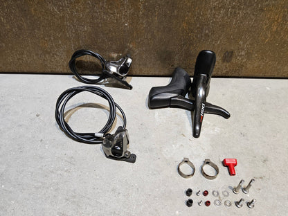 Brems - / Schalthebel von Sram, SRAM RED ETAP 11 FACH BREMS - / SCHALTHEBEL DISC vor USEDBIKES - OB.DE Hintergrund