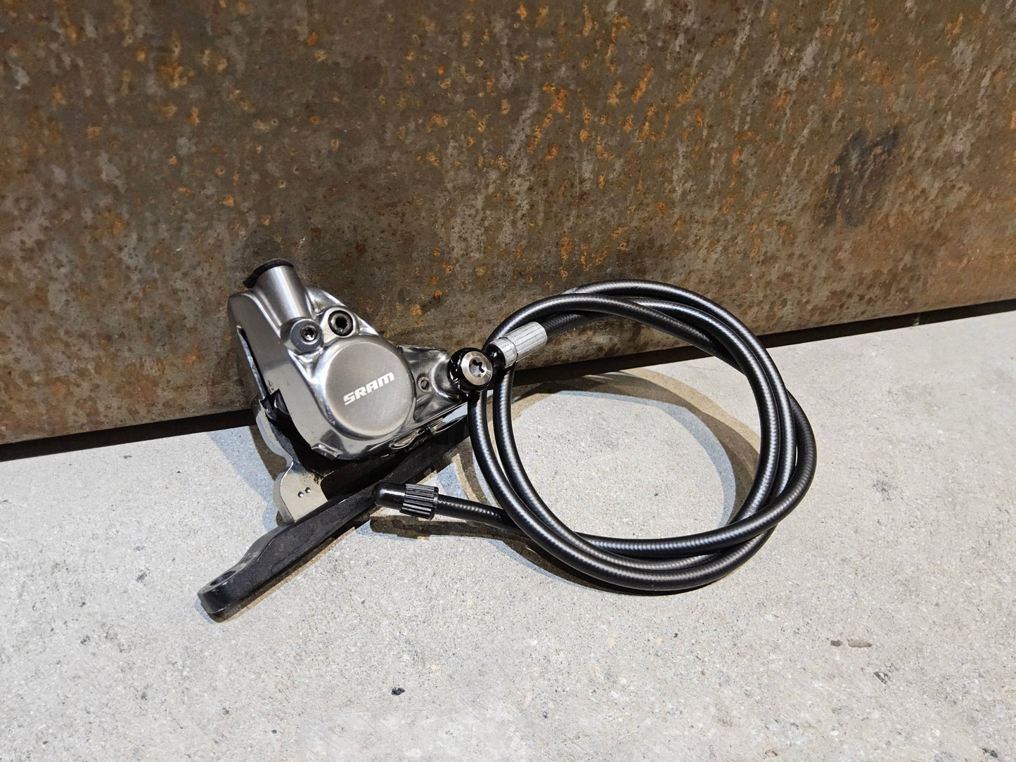 Brems - / Schalthebel von Sram, SRAM RED ETAP 11 FACH BREMS - / SCHALTHEBEL DISC vor USEDBIKES - OB.DE Hintergrund