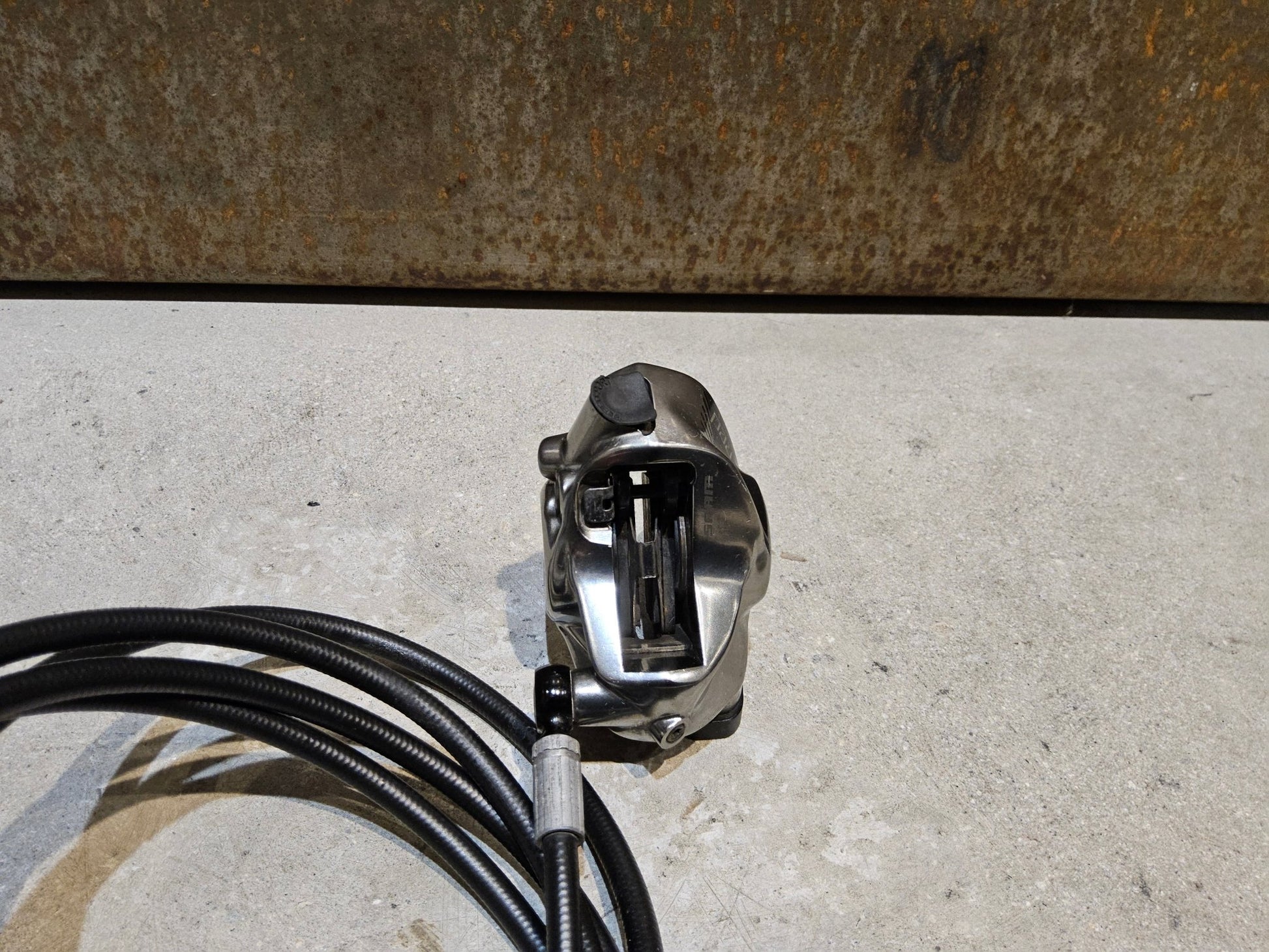 Brems - / Schalthebel von Sram, SRAM RED ETAP 11 FACH BREMS - / SCHALTHEBEL DISC vor USEDBIKES - OB.DE Hintergrund