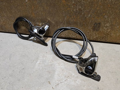 Brems - / Schalthebel von Sram, SRAM RED ETAP 11 FACH BREMS - / SCHALTHEBEL DISC vor USEDBIKES - OB.DE Hintergrund