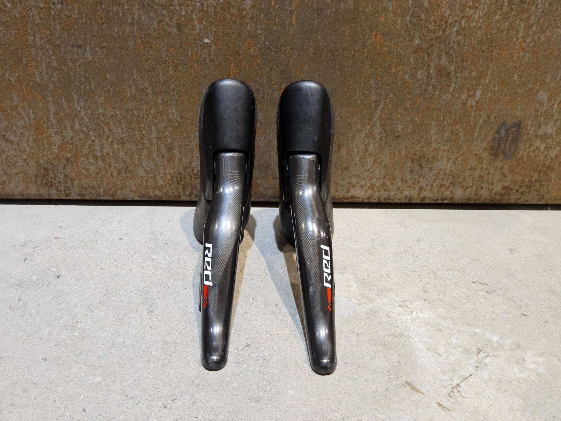 Brems - / Schalthebel von Sram, SRAM RED ETAP 11 FACH BREMS - / SCHALTHEBEL DISC vor USEDBIKES - OB.DE Hintergrund