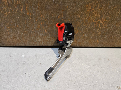 Schaltungsteile von Sram, SRAM RED ETAP 11 FACH UMWERFER vor USEDBIKES - OB.DE Hintergrund