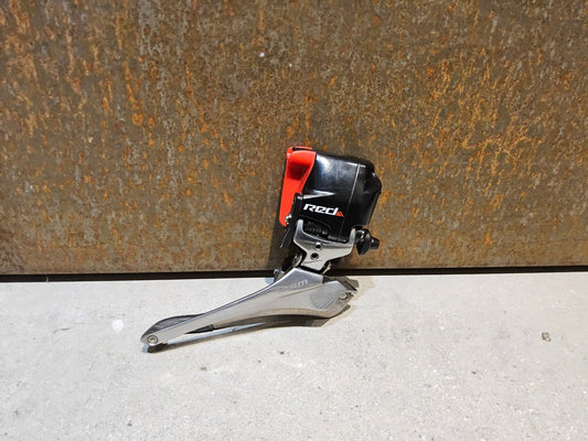 Schaltungsteile von Sram, SRAM RED ETAP 11 FACH UMWERFER vor USEDBIKES - OB.DE Hintergrund