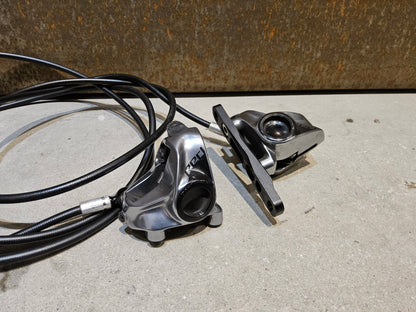 Brems - / Schalthebel von Sram, SRAM RED ETAP AXS BREMS - / SCHALTHEBEL DISC / SET vor USEDBIKES - OB.DE Hintergrund