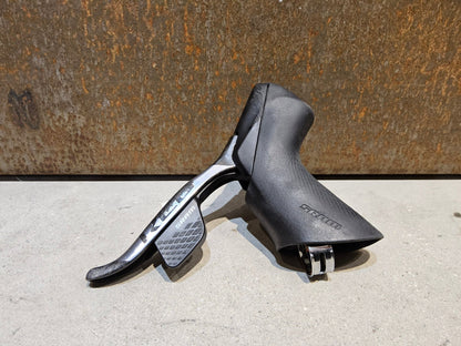 Brems - / Schalthebel von Sram, SRAM RED ETAP AXS BREMS - / SCHALTHEBEL DISC / SET vor USEDBIKES - OB.DE Hintergrund