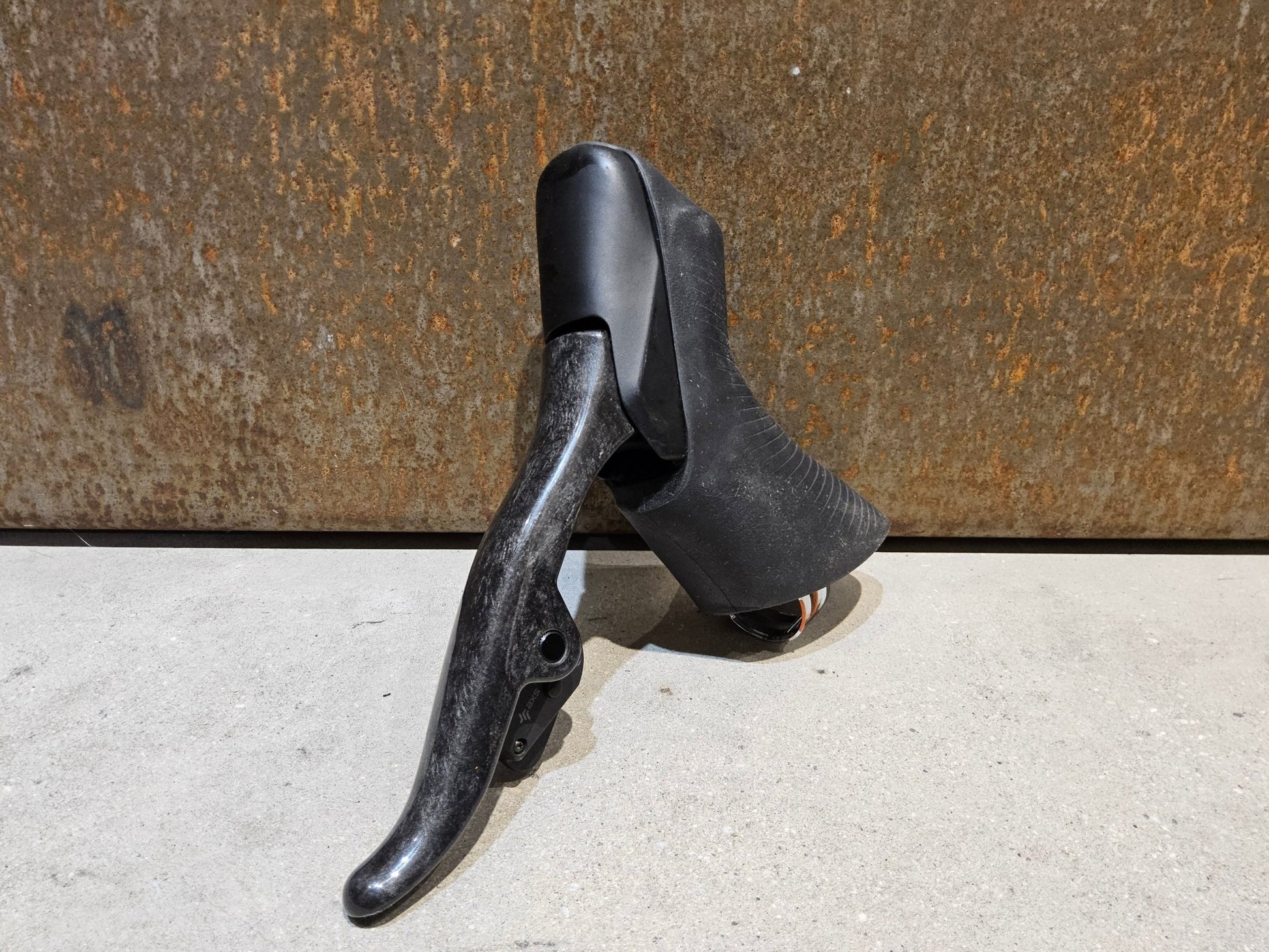 Brems - / Schalthebel von Sram, SRAM RED ETAP AXS BREMS - / SCHALTHEBEL DISC / SET vor USEDBIKES - OB.DE Hintergrund