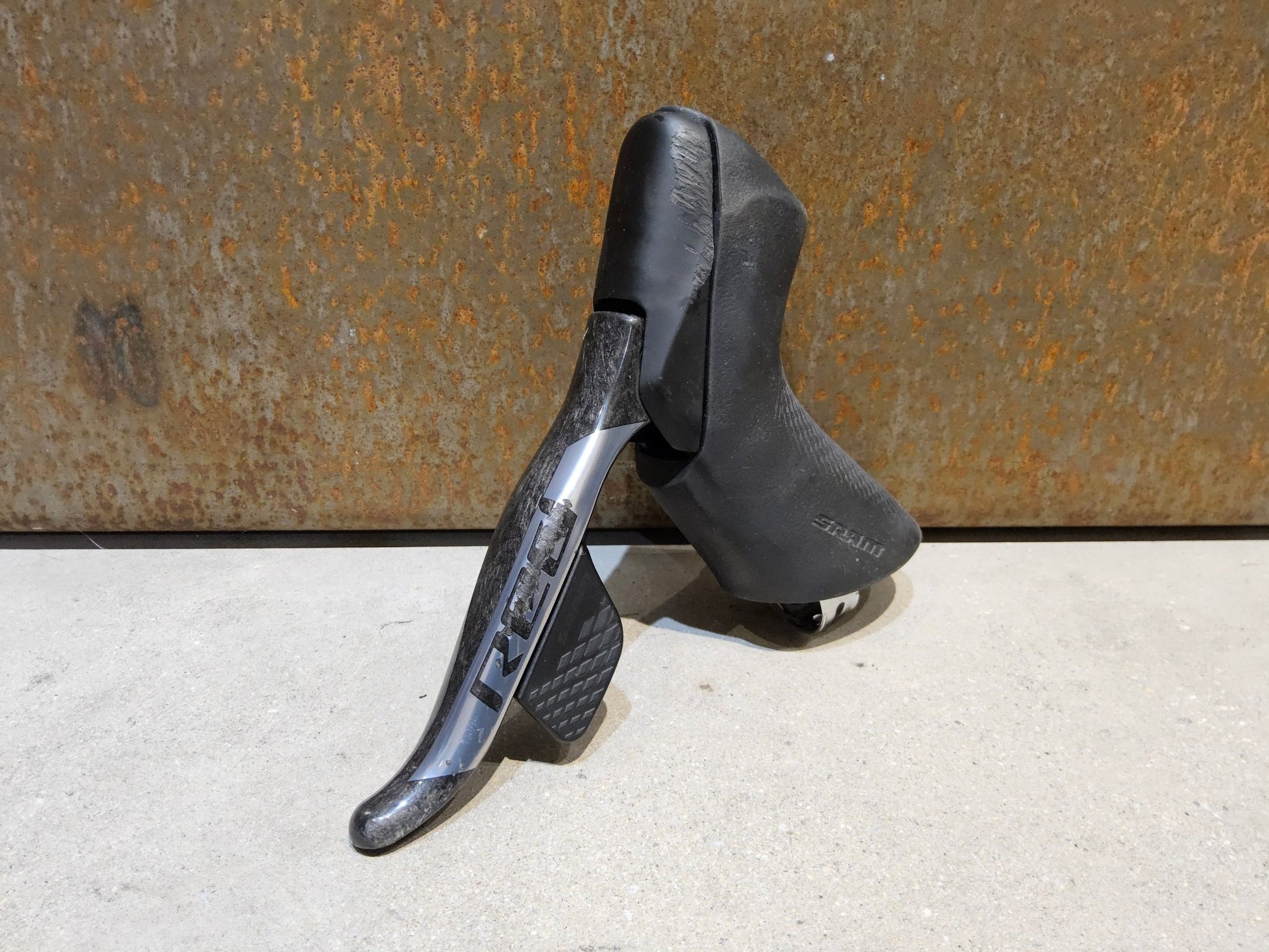 Brems - / Schalthebel von Sram, SRAM RED ETAP AXS BREMS - / SCHALTHEBEL DISC / SET vor USEDBIKES - OB.DE Hintergrund