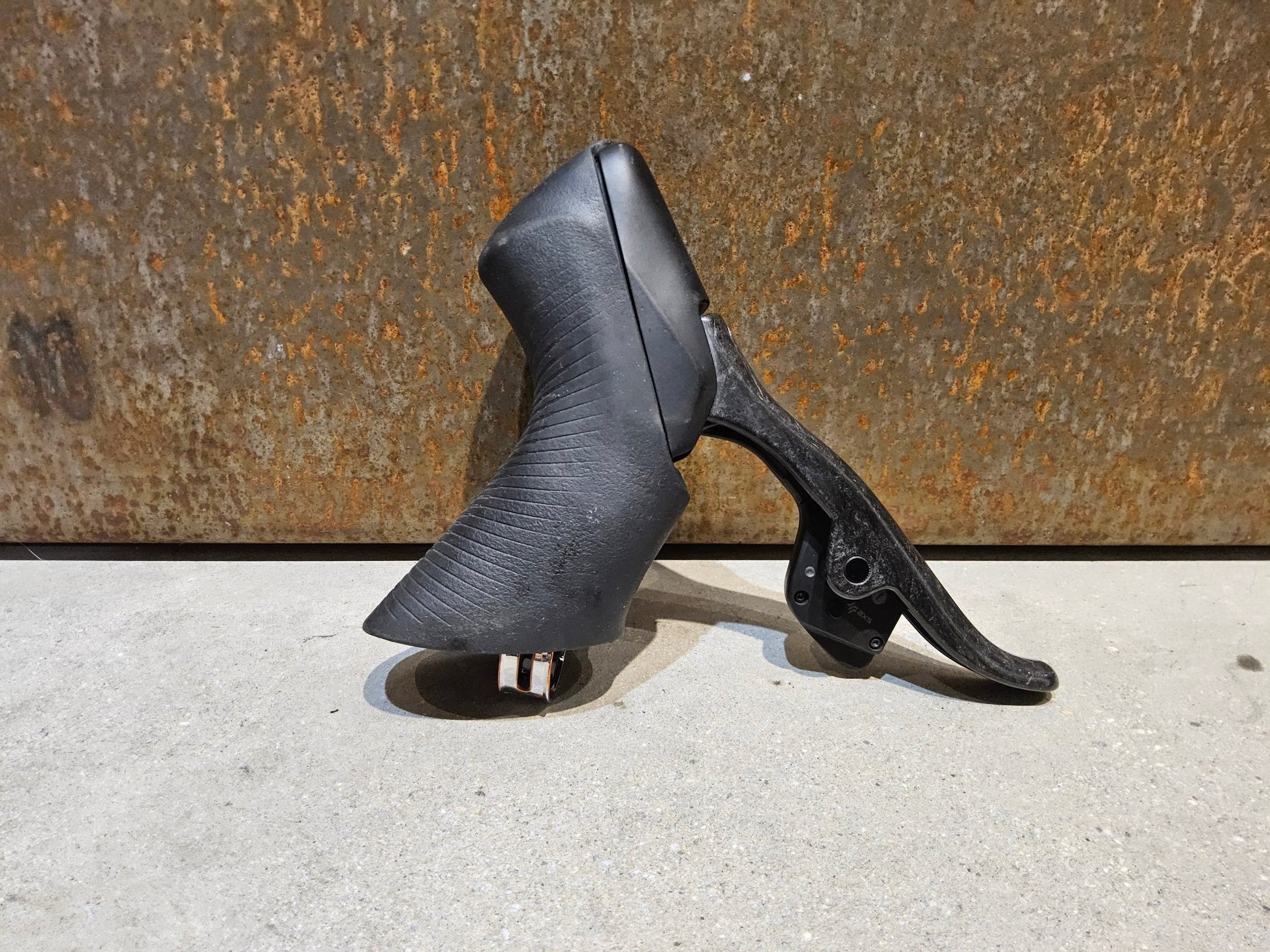 Brems - / Schalthebel von Sram, SRAM RED ETAP AXS BREMS - / SCHALTHEBEL DISC / SET vor USEDBIKES - OB.DE Hintergrund