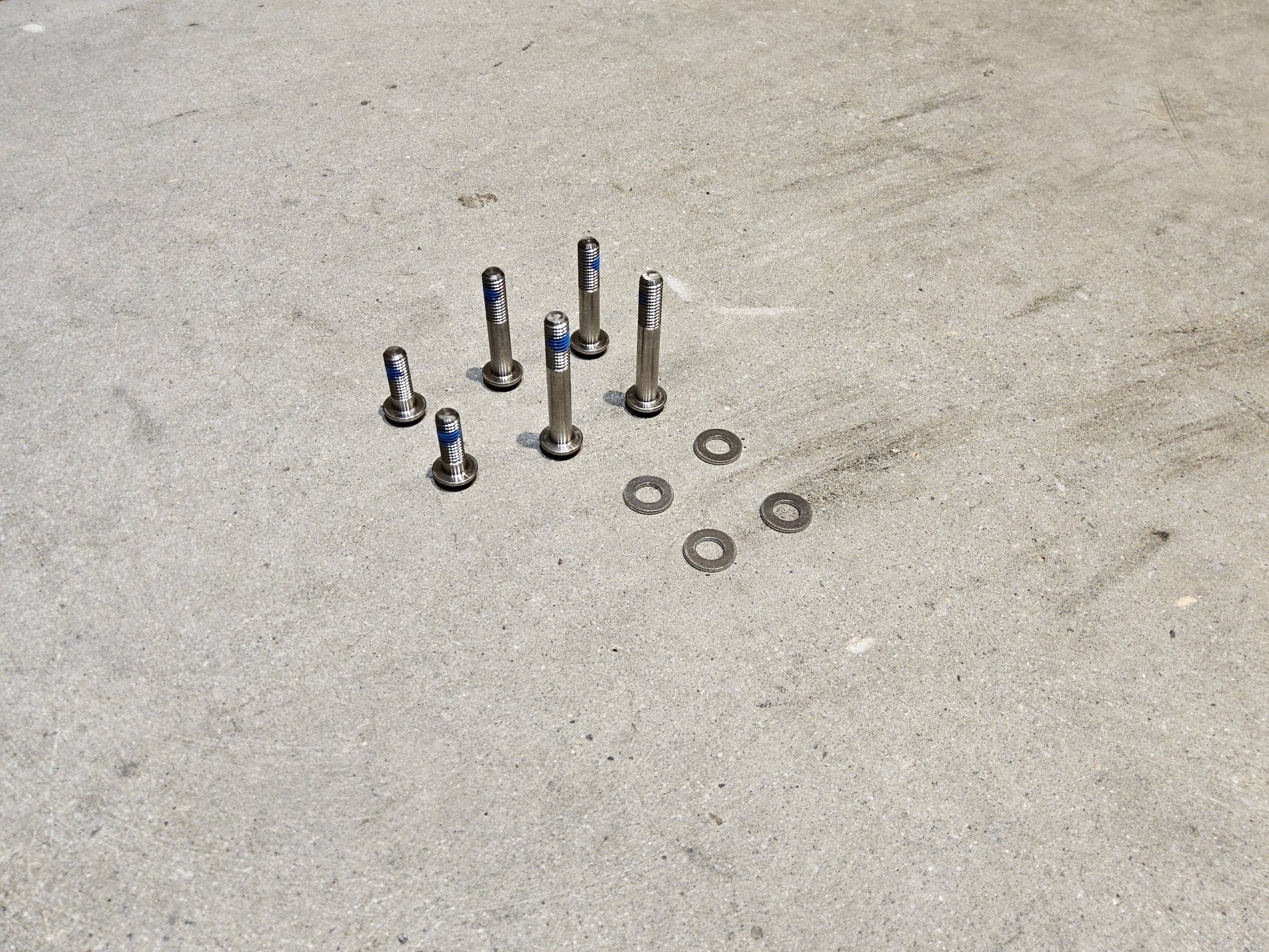 Brems - / Schalthebel von Sram, SRAM RED ETAP AXS BREMS - / SCHALTHEBEL DISC / SET vor USEDBIKES - OB.DE Hintergrund