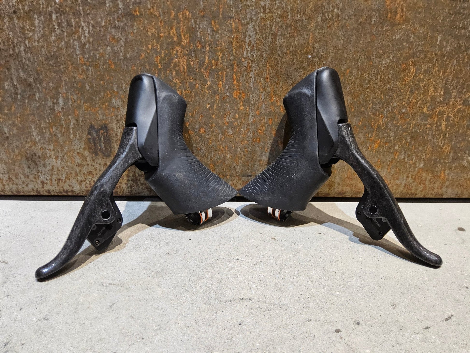 Brems - / Schalthebel von Sram, SRAM RED ETAP AXS BREMS - / SCHALTHEBEL DISC / SET vor USEDBIKES - OB.DE Hintergrund