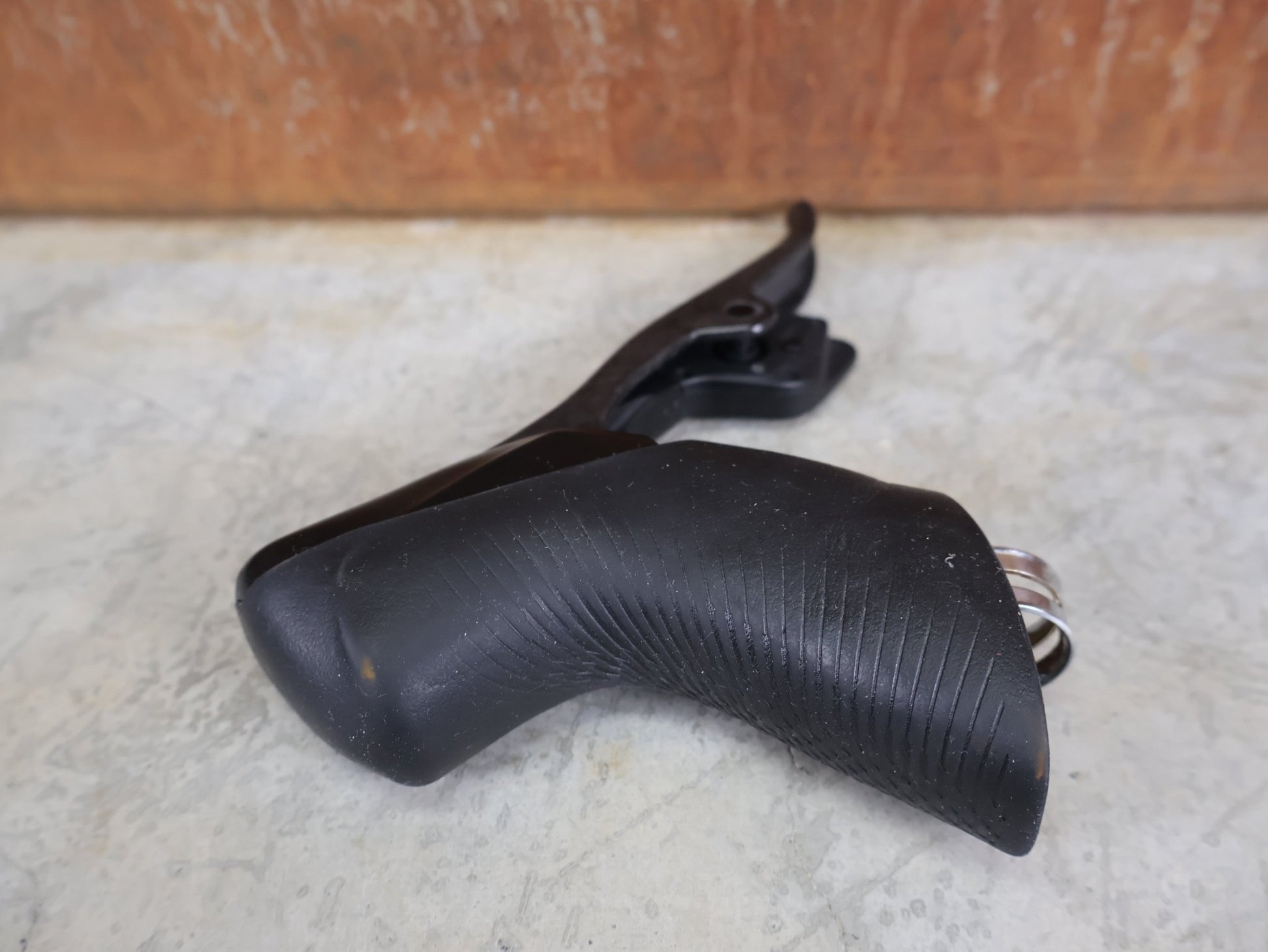 Brems - / Schalthebel von Sram, SRAM RED ETAP AXS BREMS - / SCHALTHEBEL DISC / TEAM EDITION - RACE / SET vor USEDBIKES - OB.DE Hintergrund