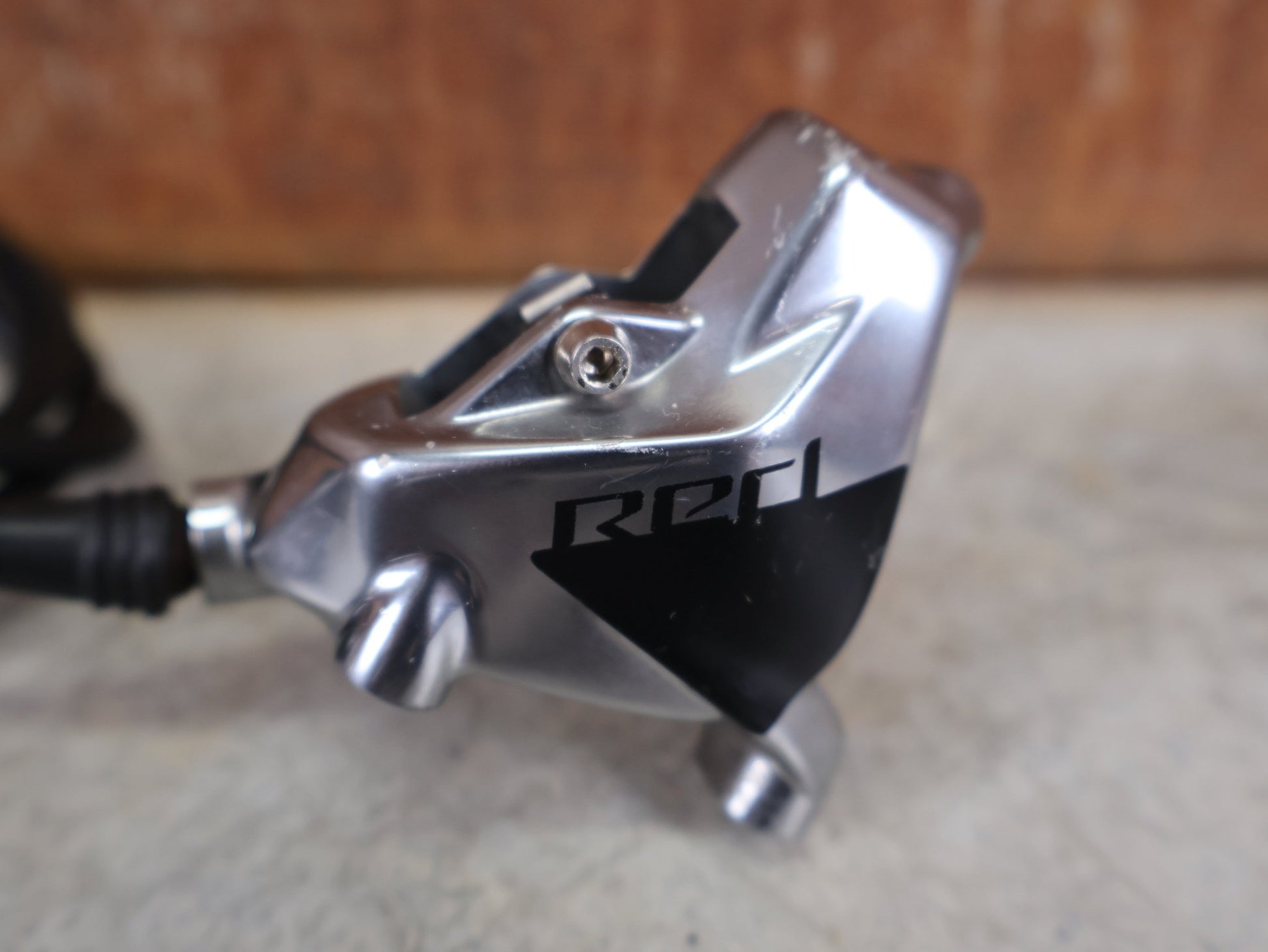 Brems - / Schalthebel von Sram, SRAM RED ETAP AXS BREMS - / SCHALTHEBEL DISC / TEAM EDITION - RACE / SET vor USEDBIKES - OB.DE Hintergrund