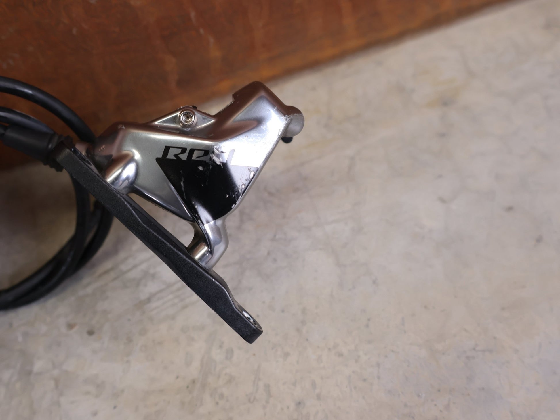 Brems - / Schalthebel von Sram, SRAM RED ETAP AXS BREMS - / SCHALTHEBEL DISC / TEAM EDITION - RACE / SET vor USEDBIKES - OB.DE Hintergrund