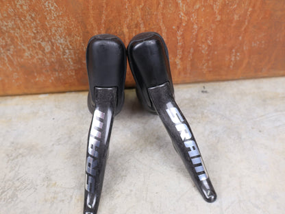 Brems - / Schalthebel von Sram, SRAM RED ETAP AXS BREMS - / SCHALTHEBEL DISC / TEAM EDITION - RACE / SET vor USEDBIKES - OB.DE Hintergrund