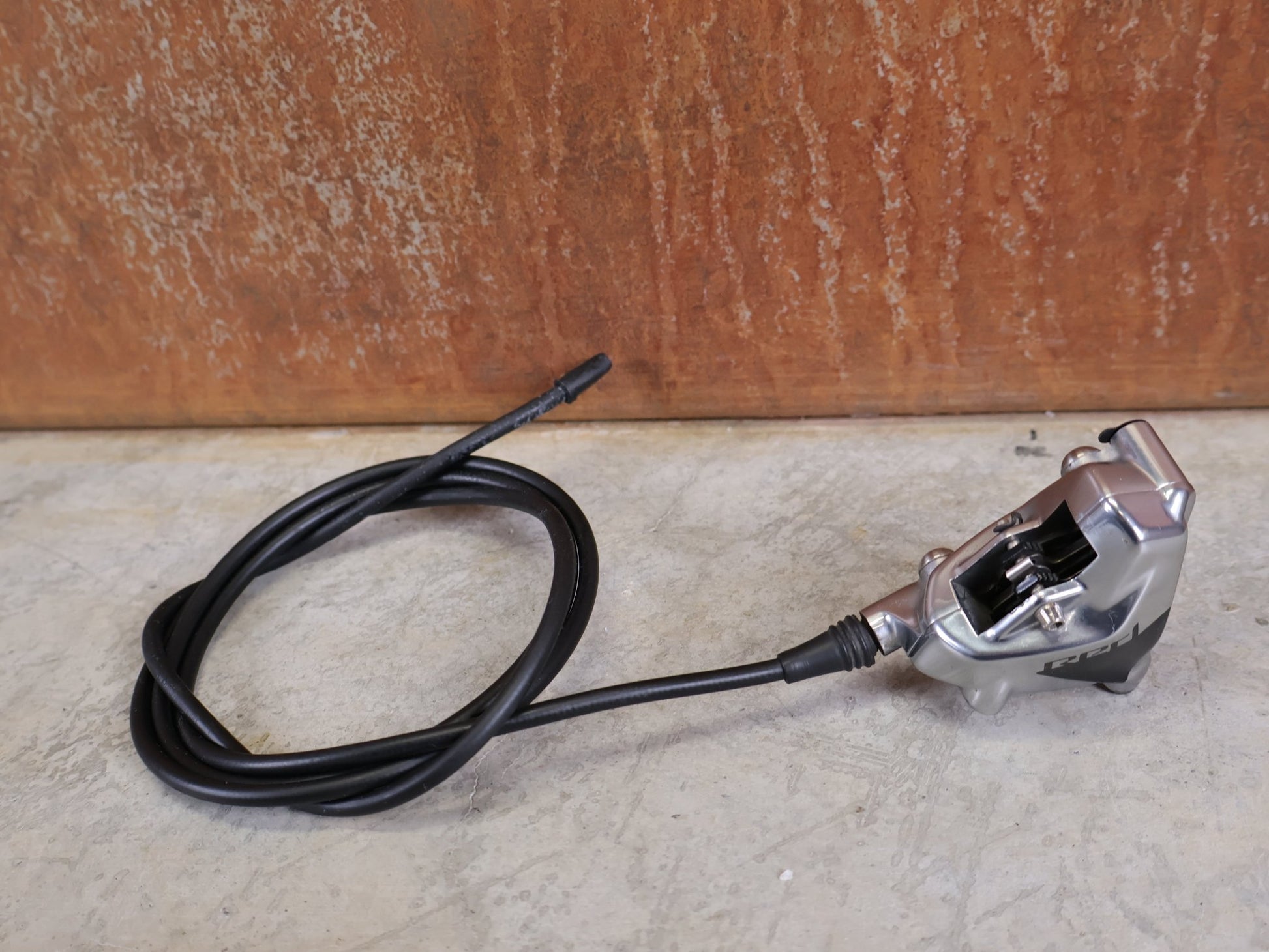 Brems - / Schalthebel von Sram, SRAM RED ETAP AXS BREMS - / SCHALTHEBEL DISC / TEAM EDITION - RACE / SET vor USEDBIKES - OB.DE Hintergrund