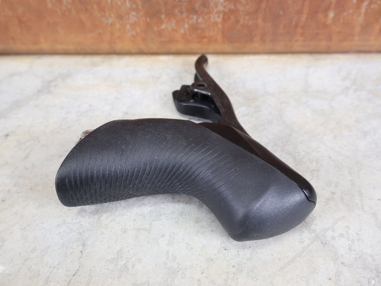 Brems - / Schalthebel von Sram, SRAM RED ETAP AXS BREMS - / SCHALTHEBEL DISC / TEAM EDITION - RACE / SET vor USEDBIKES - OB.DE Hintergrund