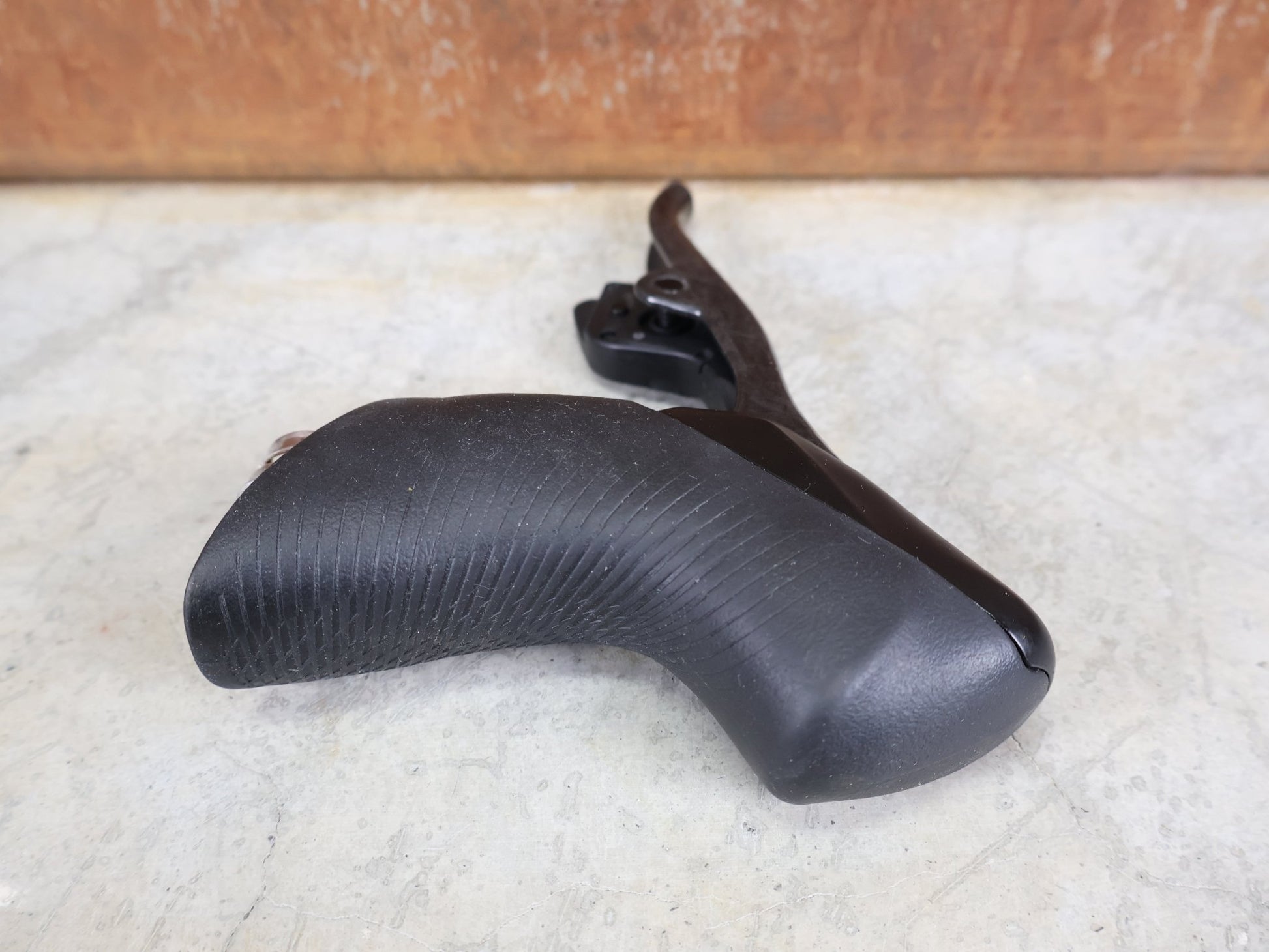 Brems - / Schalthebel von Sram, SRAM RED ETAP AXS BREMS - / SCHALTHEBEL DISC / TEAM EDITION - RACE / SET vor USEDBIKES - OB.DE Hintergrund