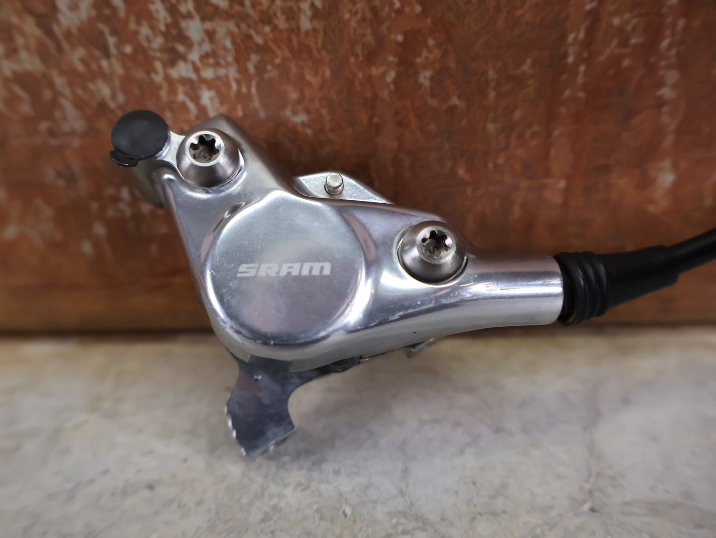 Brems - / Schalthebel von Sram, SRAM RED ETAP AXS BREMS - / SCHALTHEBEL DISC / TEAM EDITION - RACE / SET vor USEDBIKES - OB.DE Hintergrund