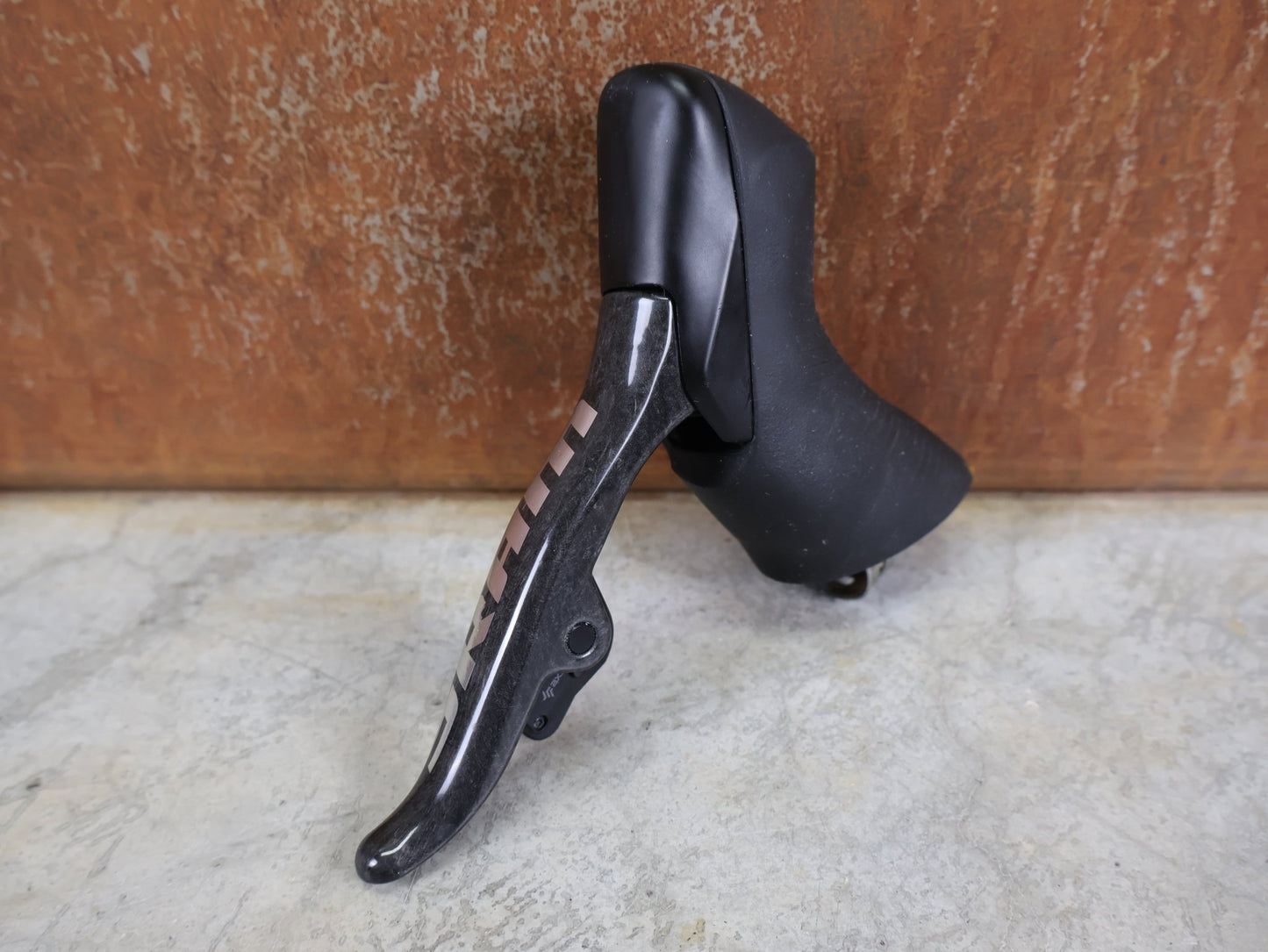 Brems - / Schalthebel von Sram, SRAM RED ETAP AXS BREMS - / SCHALTHEBEL DISC / TEAM EDITION - RACE / SET vor USEDBIKES - OB.DE Hintergrund