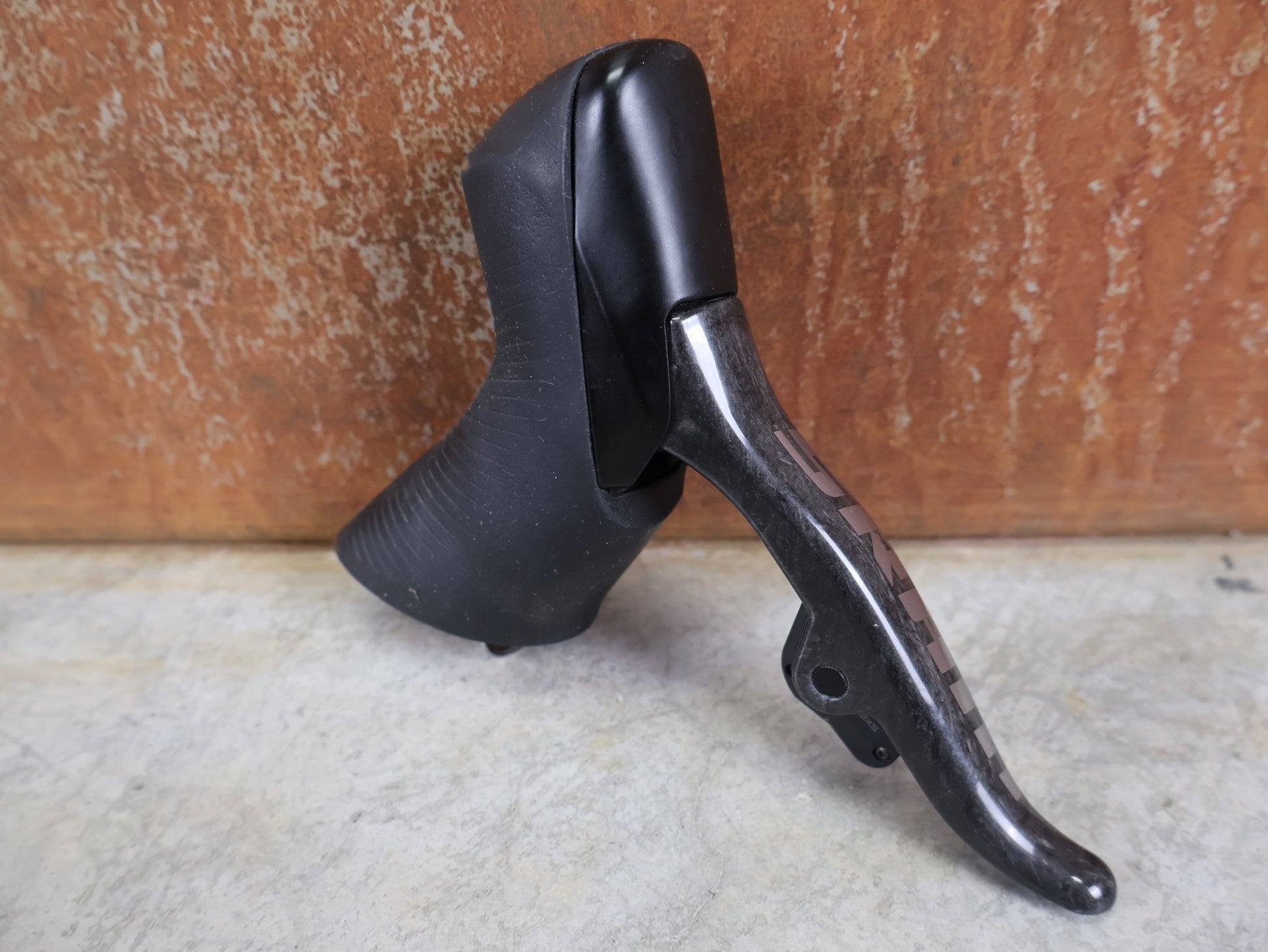 Brems - / Schalthebel von Sram, SRAM RED ETAP AXS BREMS - / SCHALTHEBEL DISC / TEAM EDITION - RACE / SET vor USEDBIKES - OB.DE Hintergrund