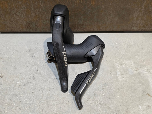 Brems - / Schalthebel von Sram, SRAM RED ETAP AXS BREMS - / SCHALTHEBEL E1 DISC / SET vor USEDBIKES - OB.DE Hintergrund