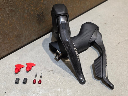 Brems - / Schalthebel von Sram, SRAM RED ETAP AXS BREMS - / SCHALTHEBEL E1 DISC / SET vor USEDBIKES - OB.DE Hintergrund