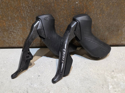 Brems - / Schalthebel von Sram, SRAM RED ETAP AXS BREMS - / SCHALTHEBEL E1 DISC / SET vor USEDBIKES - OB.DE Hintergrund