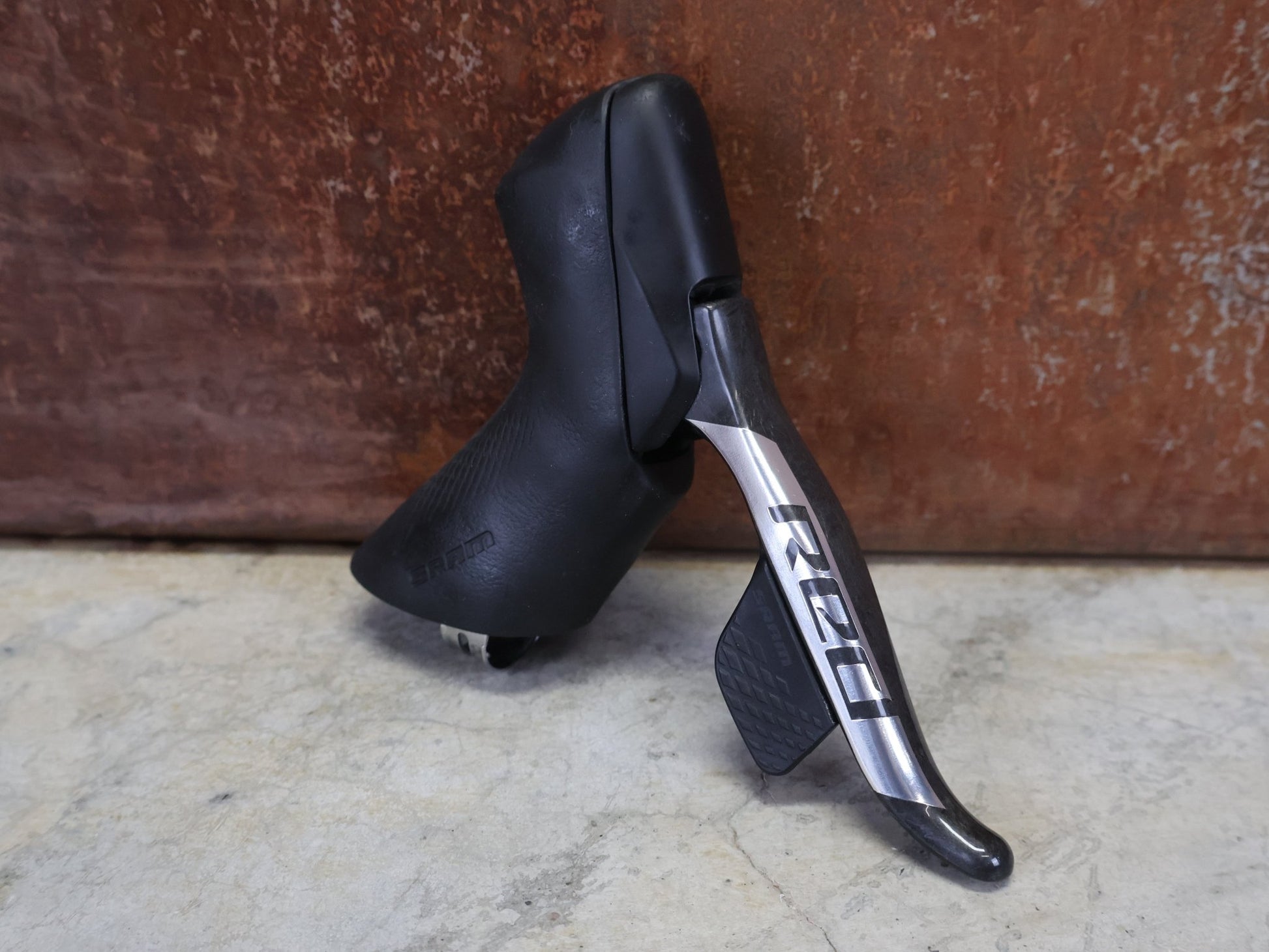 Brems - / Schalthebel von Sram, SRAM RED ETAP AXS D1 BREMS - / SCHALTHEBEL DISC / RECHTS vor USEDBIKES - OB.DE Hintergrund