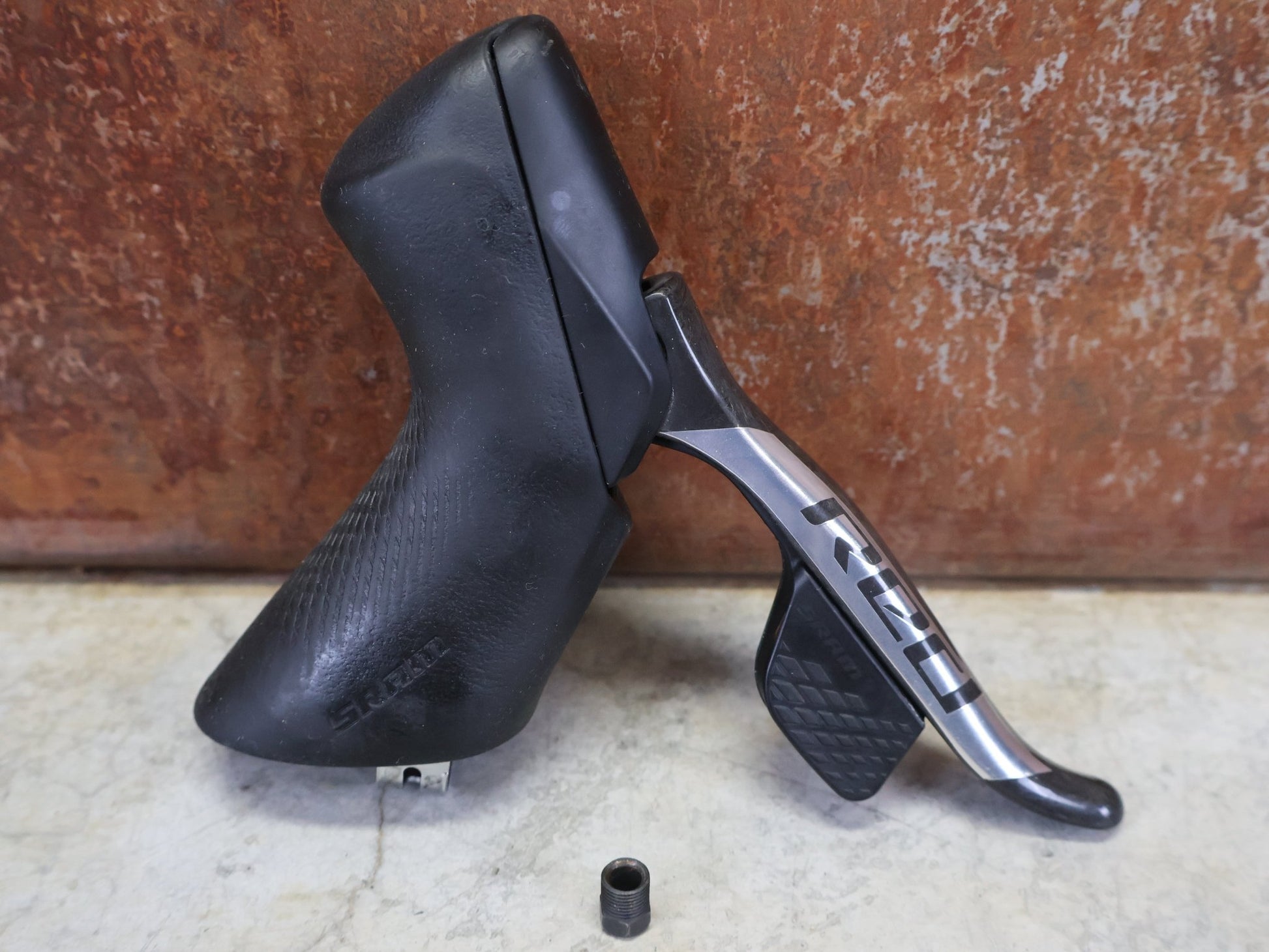 Brems - / Schalthebel von Sram, SRAM RED ETAP AXS D1 BREMS - / SCHALTHEBEL DISC / RECHTS vor USEDBIKES - OB.DE Hintergrund