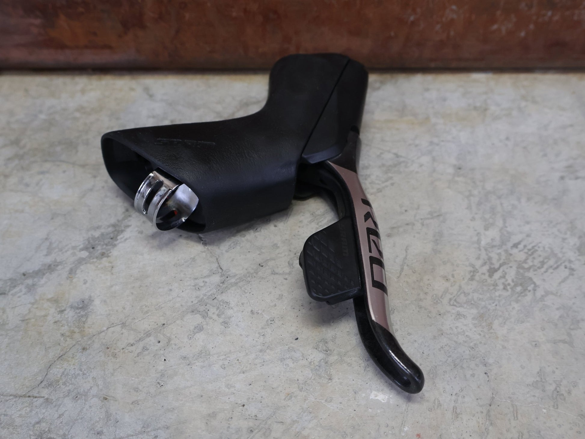 Brems - / Schalthebel von Sram, SRAM RED ETAP AXS D1 BREMS - / SCHALTHEBEL DISC / RECHTS vor USEDBIKES - OB.DE Hintergrund