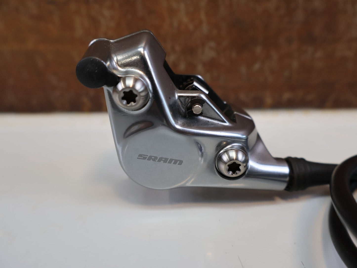 Brems - / Schalthebel von Sram, SRAM RED ETAP AXS D1 SCHALT - / BREMSHEBEL 2X12 - FACH / DISC / CARBON / INKL. BREMSSÄTTEL vor USEDBIKES - OB.DE Hintergrund
